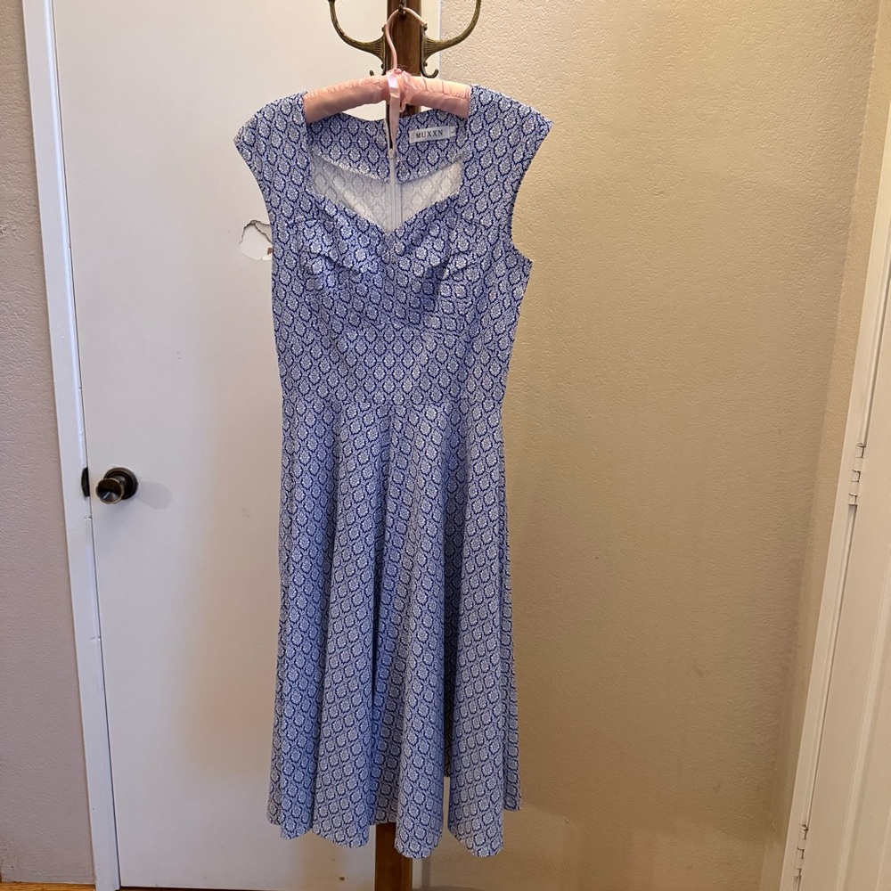 Muxxn Blue And White Swing Dress With SweetheartNeckline- Size‎ L